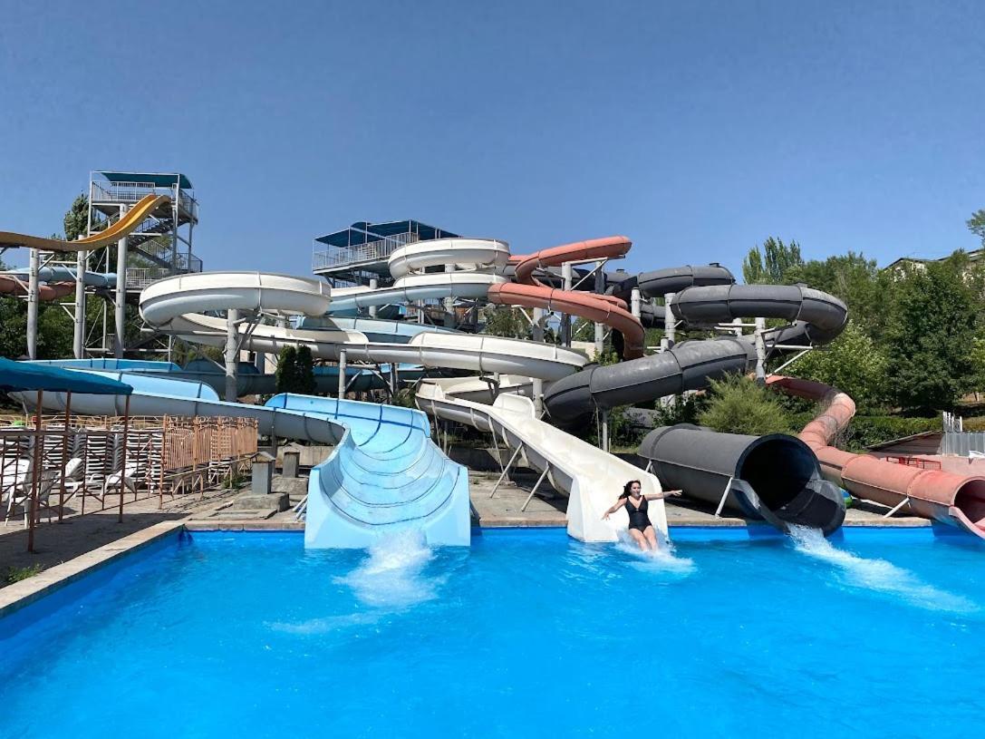 יירבאן Armenian Village Park Hotel & Free Water Park, Gym מראה חיצוני תמונה